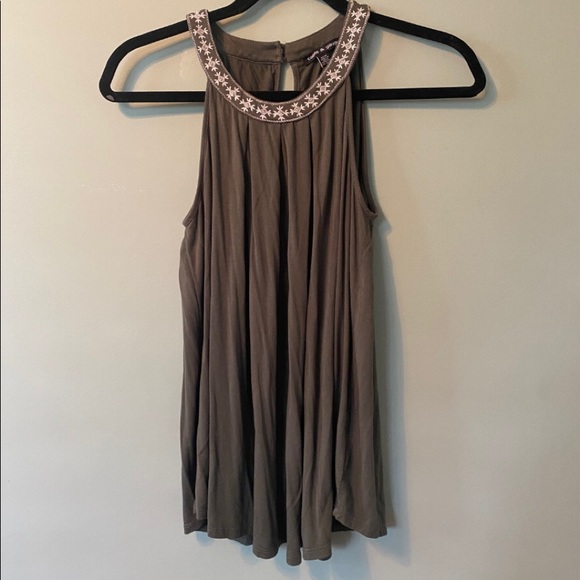 Embroidered Neck Tank - Picture 3 of 3